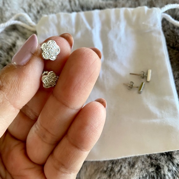 Set of two silver small earrings - Picture 2 of 3